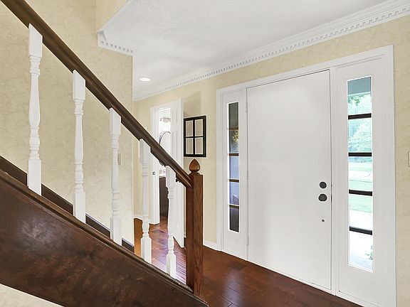 4th image of 1095 Williamsburg Ln