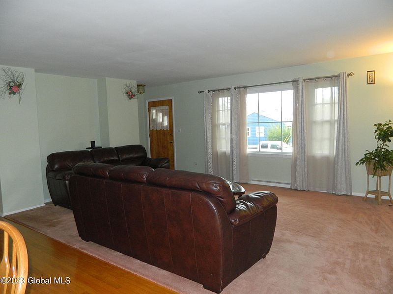 4th image of 18 Brentwood Avenue