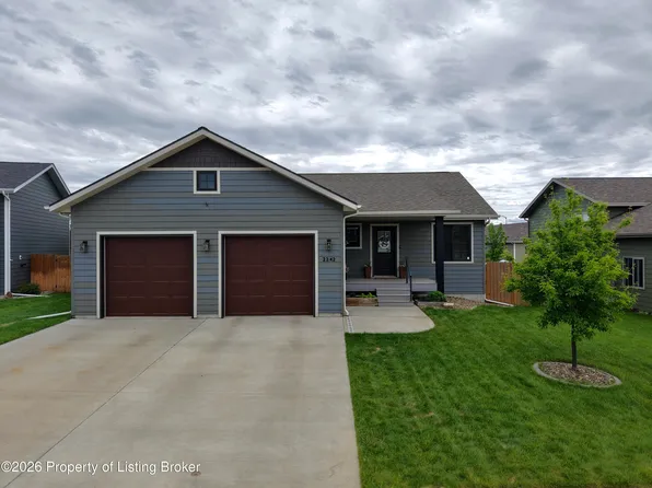 2242 Arapaho Ct, Dickinson, ND 58601
