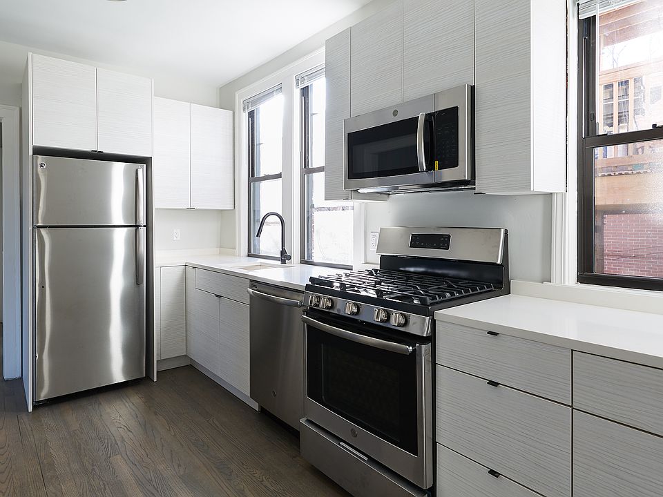 1st image of 3058 N Honore St #1