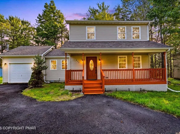 1070 Country Place Dr, Tobyhanna, PA 18466