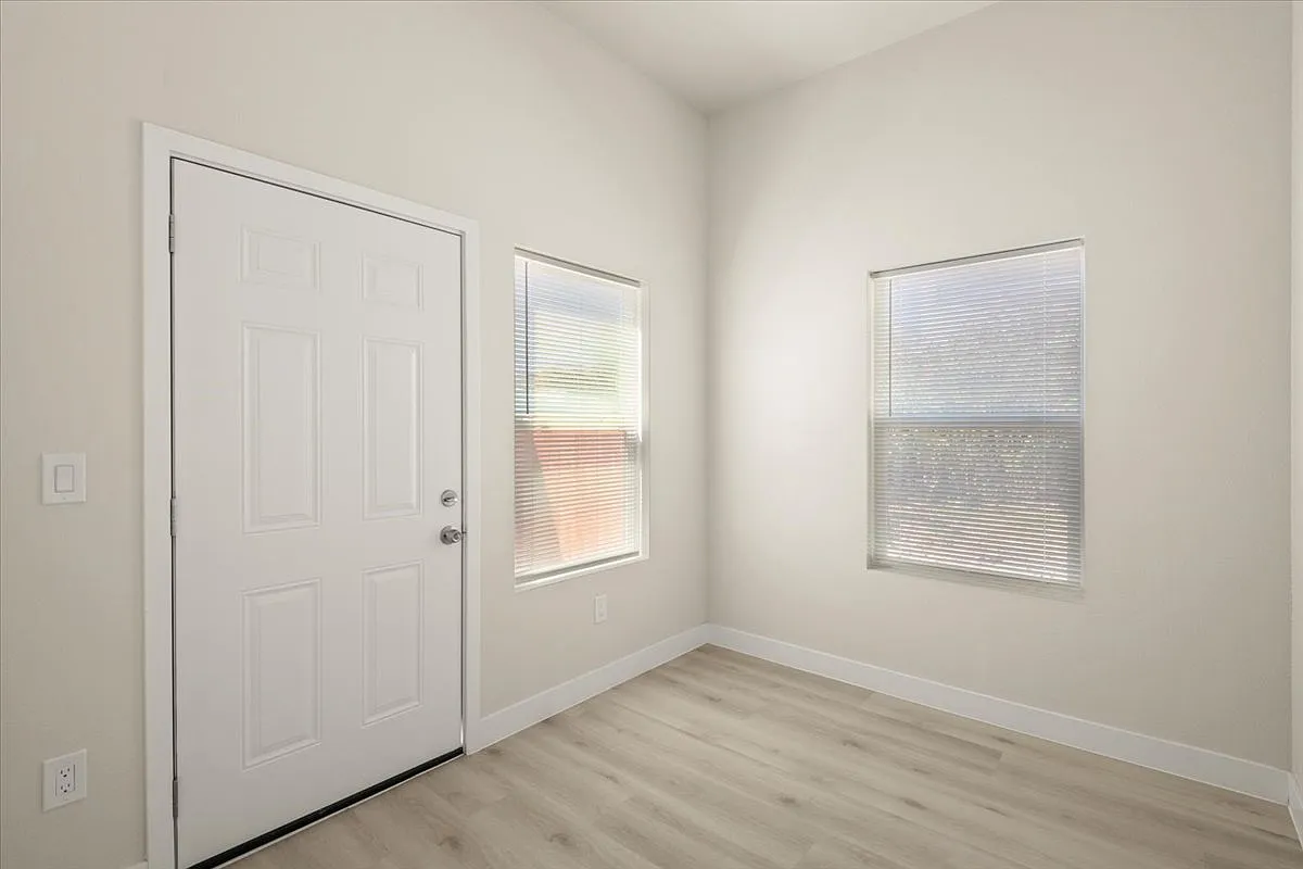 2 bed, 600 sqft, $1,995 — Photo 4