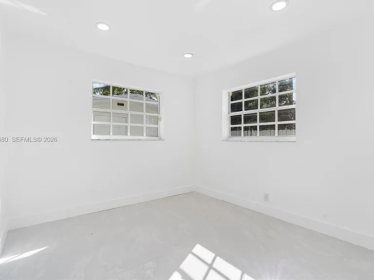 1360 SW 6th Ter #0 — Photo 10