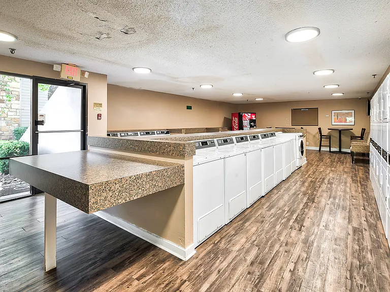 Raintree Apartments — Photo 36
