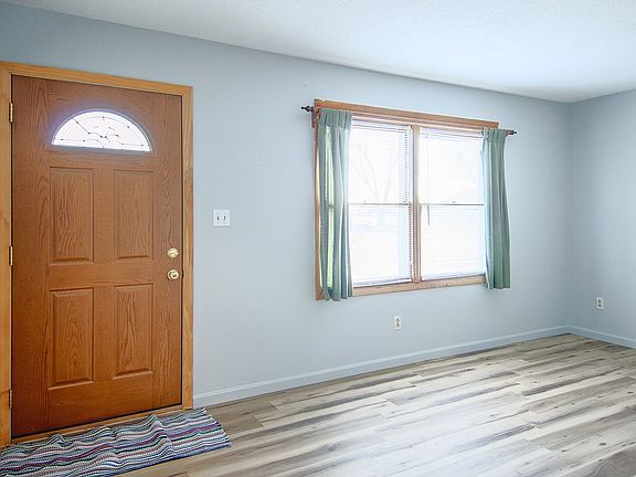 2nd image of 2821 E Yellowstone Dr