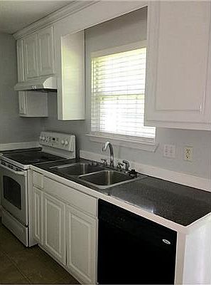 4th image of 350 Reynoir St