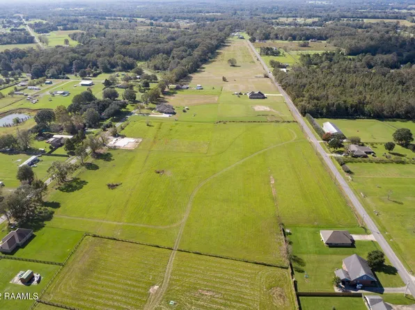 49 Betty Dr, Arnaudville, LA 70512