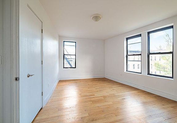 2nd image of 2025 Regent Pl APT A7