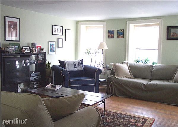 DCP_1572 living room-1