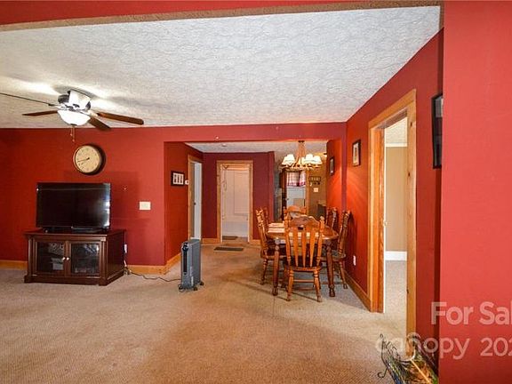 5th image of 408 Sunny Dr