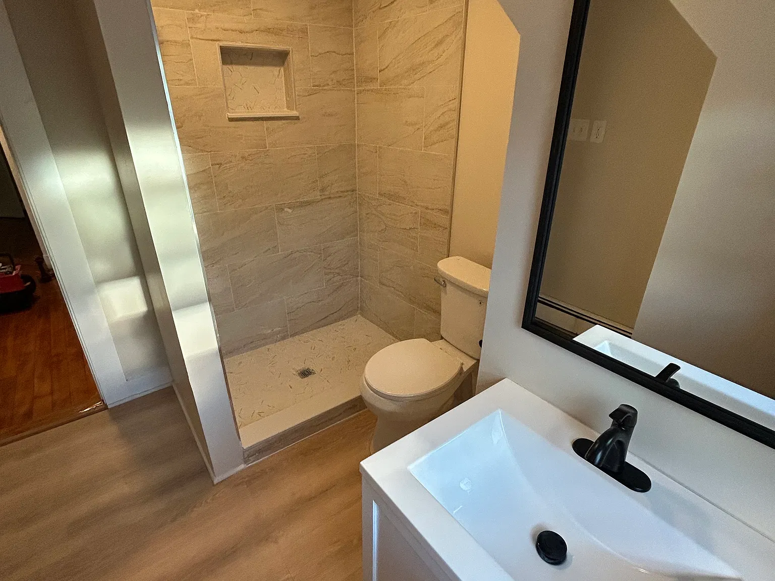 3 bed, 1060 sqft, $2,500 — Photo 3