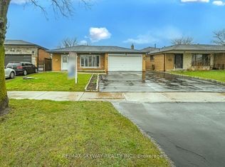 7517 Lully Ct, Mississauga, ON L4T2P2