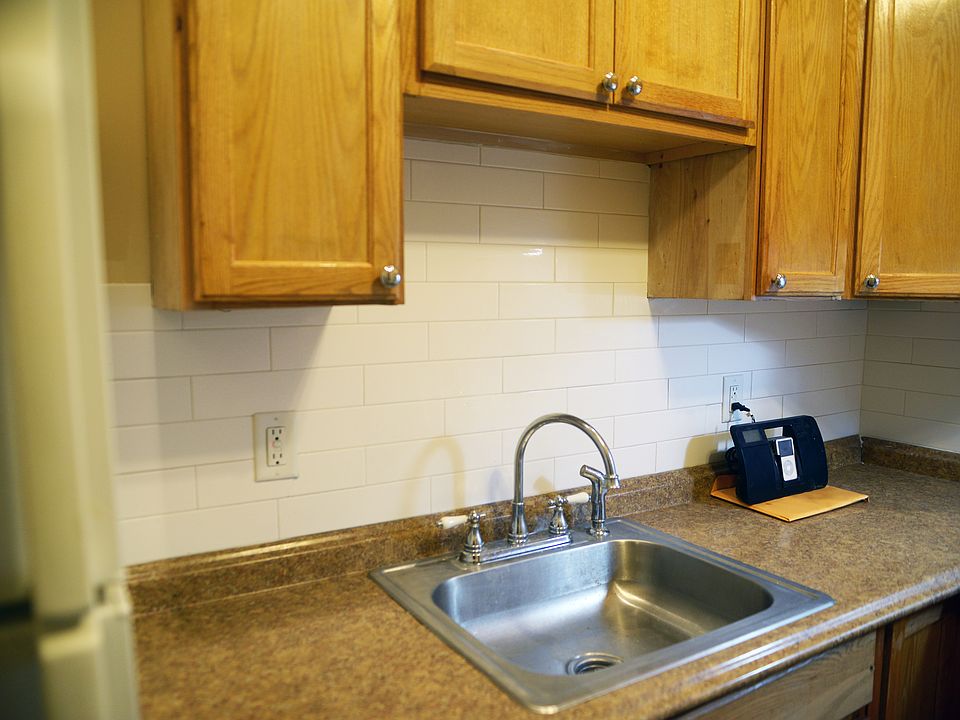Kitchen backsplash