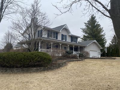 2 Evergreen Dr, Blue Grass, IA, 52726
