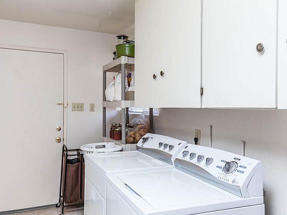 5th image of 2817 W Vineyard Dr