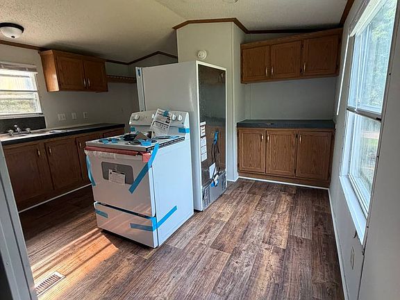 2nd image of 927 Julia St