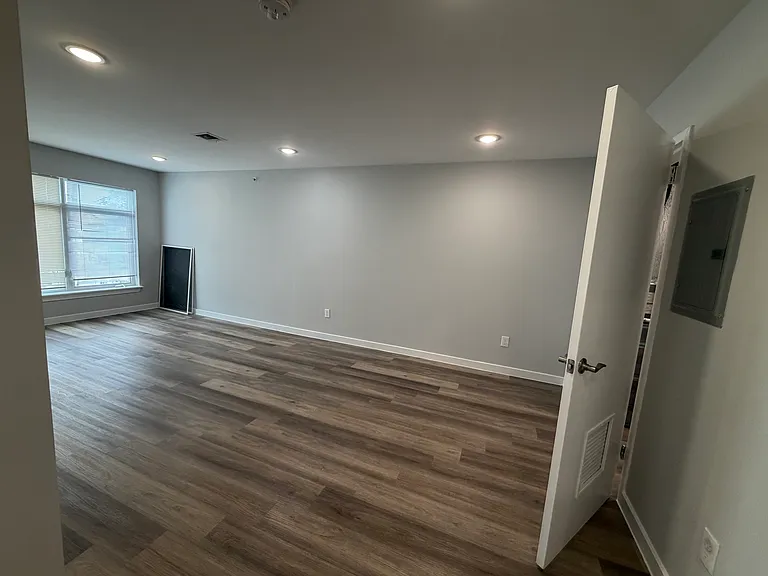 204 Rosa Parks Blvd — Photo 8