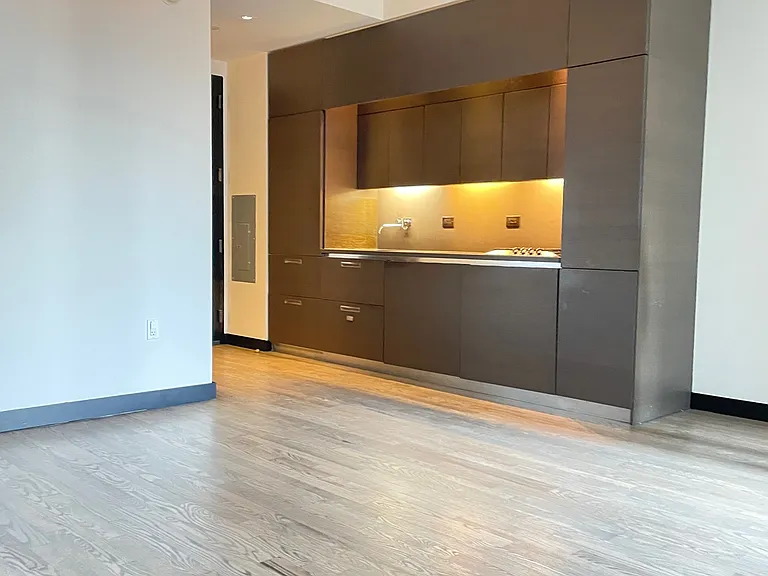 20 Pine St #2210 — Photo 8