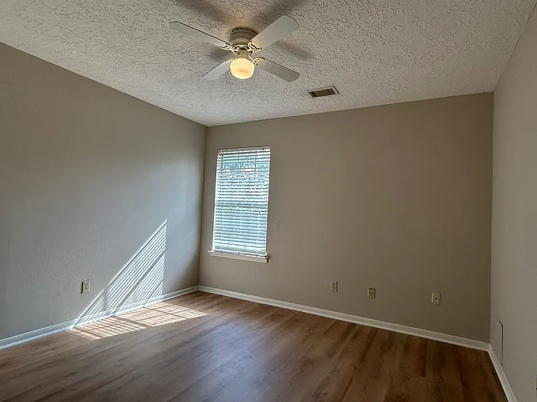 13818 Dentwood Dr — Photo 6