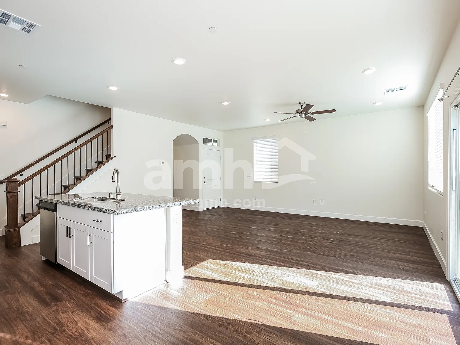 4 bed, 3.0 bath, 2211 sqft, $2,565 — Photo 4
