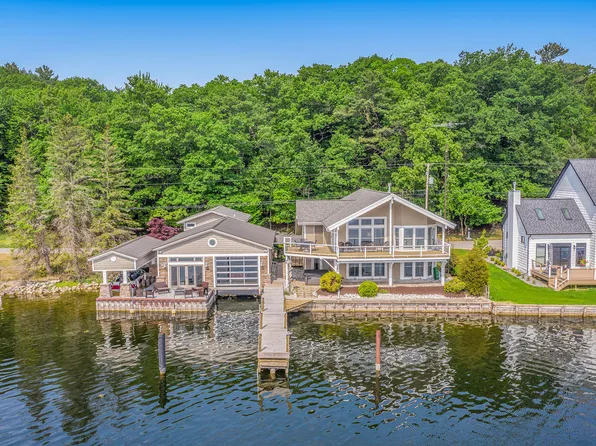 574 Chester St, Pentwater, MI 49449