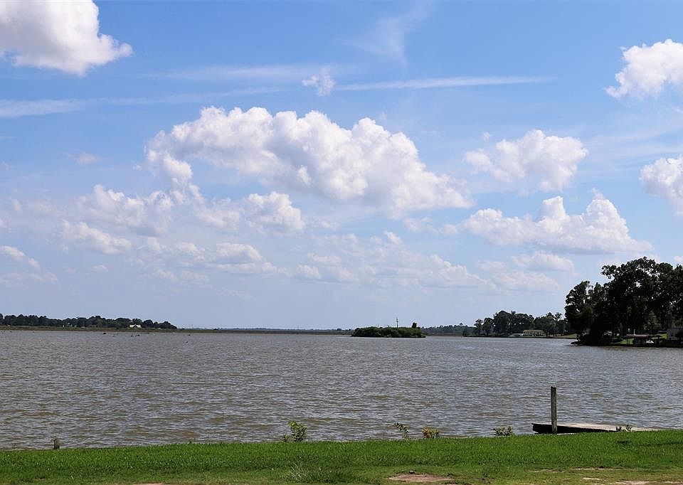 1st image of 467 Laurel Cv W
