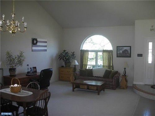 5th image of 16 Brookfield Dr