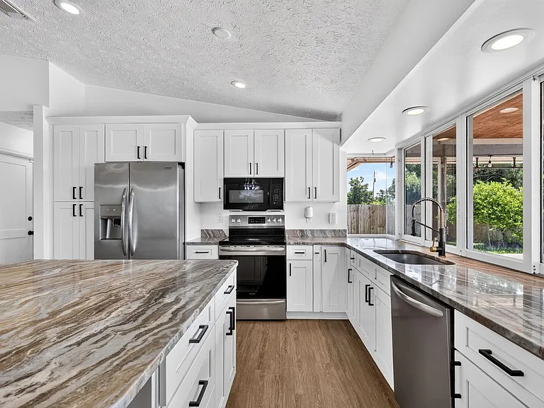 756 SW Ancona Rd — Photo 14