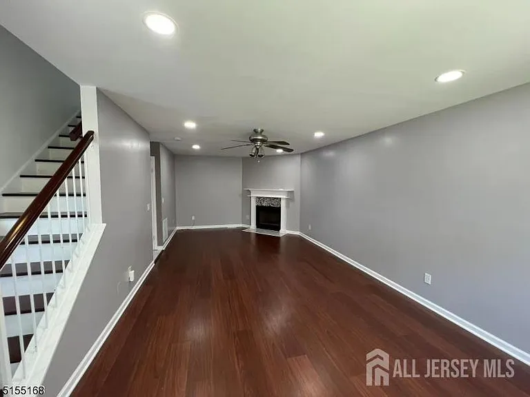 294 Dorset Ct — Photo 5