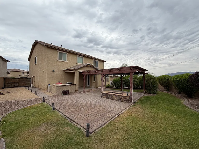 6906 S 78th Dr — Photo 26