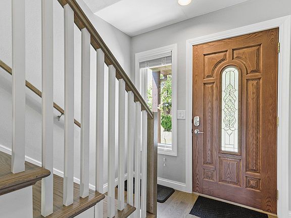2nd image of 404 Williamsburg Way Ct