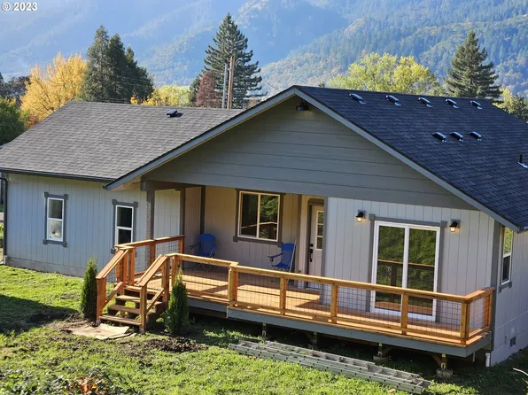 1051 Arburnia St, Myrtle Creek, OR 97457