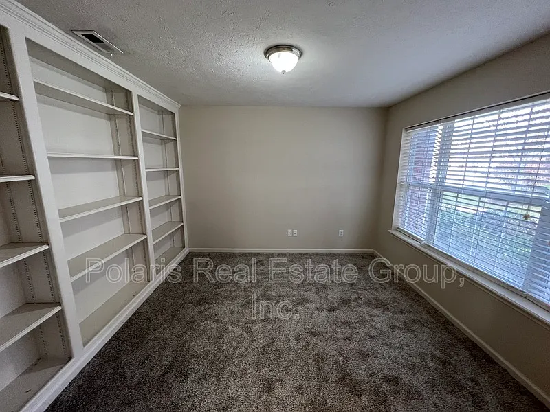 3 bed, 4.0 bath, 1900 sqft, $1,995 — Photo 3
