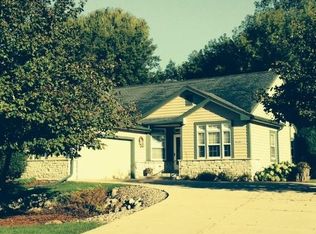 N48W16194 Lone Oak Ln, Menomonee Falls, WI 53051