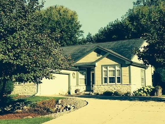 N48W16194 Lone Oak Ln photo 1