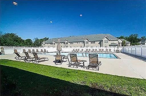 2nd image of 6 Sawgrass Ct
