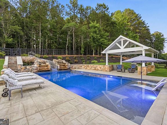 2nd image of 5475 Summit Oak Dr