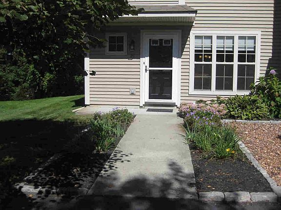 2nd image of 21 Troy Ln #21