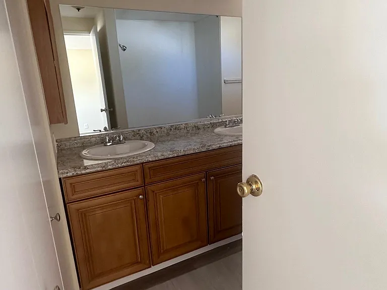 1554 N Guam St #7 — Photo 15