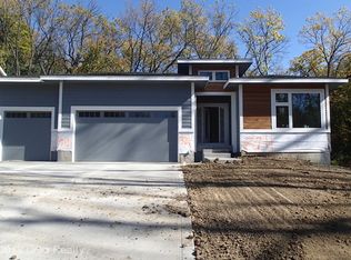 3711 SW 26th St, Des Moines, IA 50321