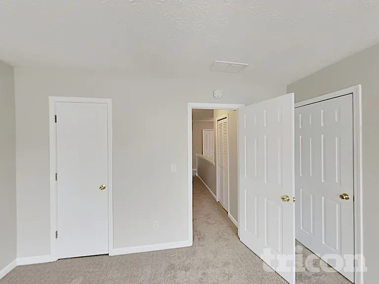 936 Edgewood Ln — Photo 16