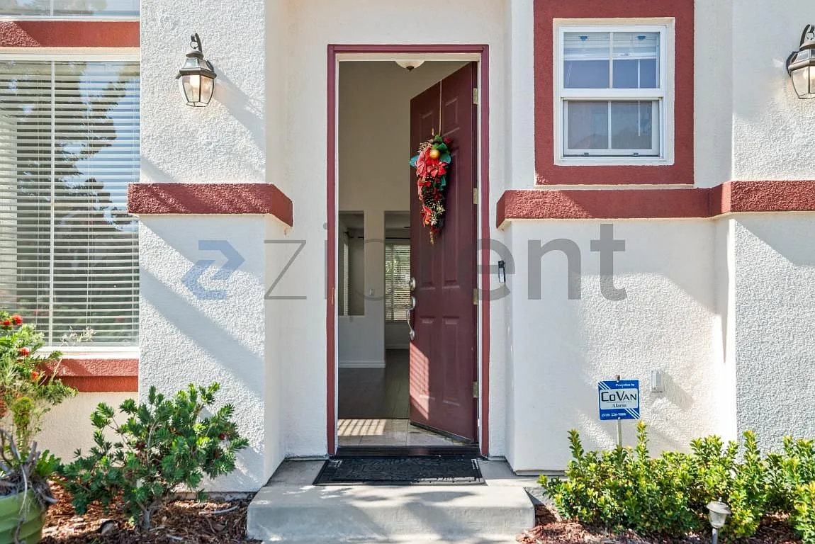 4 bed, 2.5 bath, 1904 sqft, $5,550 — Photo 3