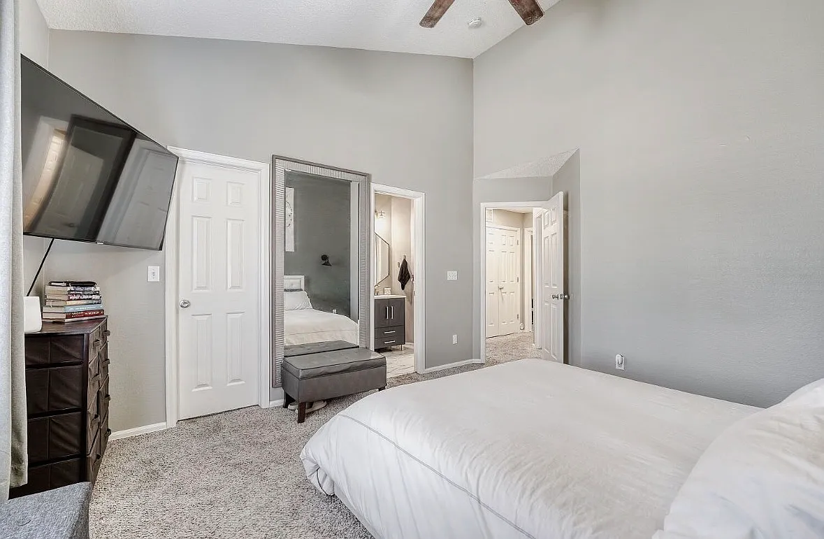 3 bed, 1341 sqft, $3,000 — Photo 2