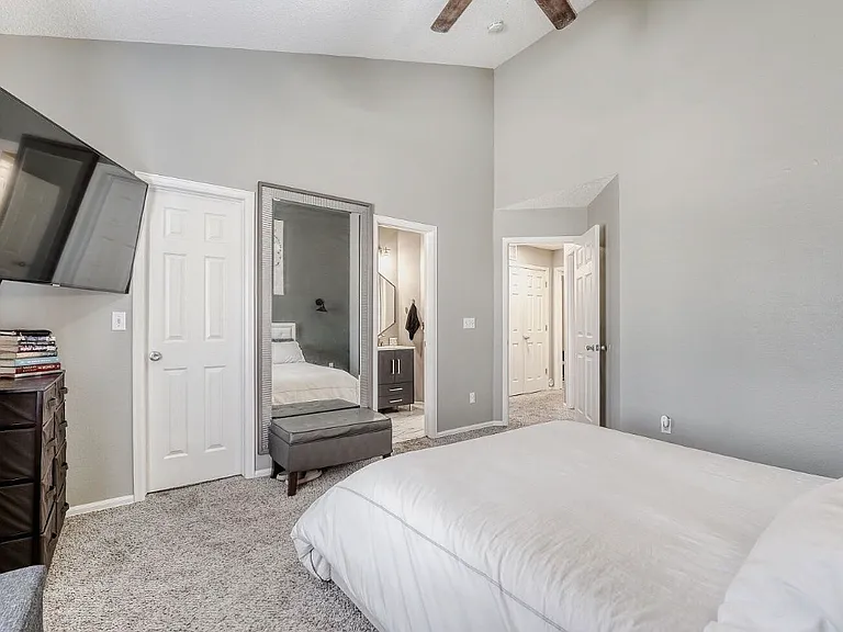 2624 S Gibralter St — Photo 2