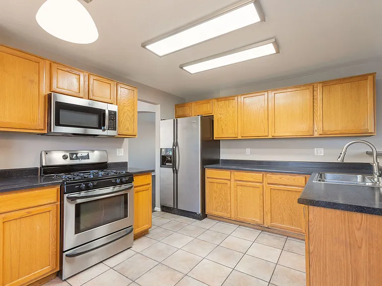 5327 S Ukraine St — Photo 5