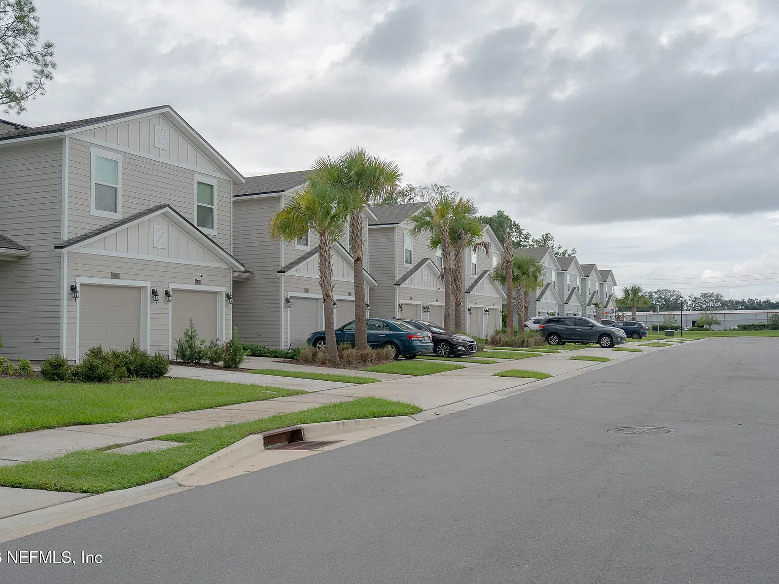 3 bed, 2.5 bath, 1396 sqft, $1,800 — Photo 2
