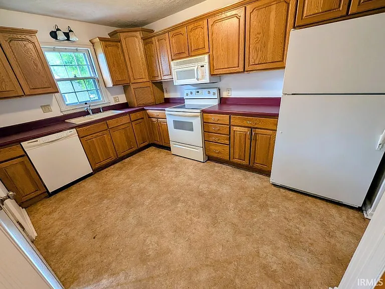 636 W University Ave — Photo 9