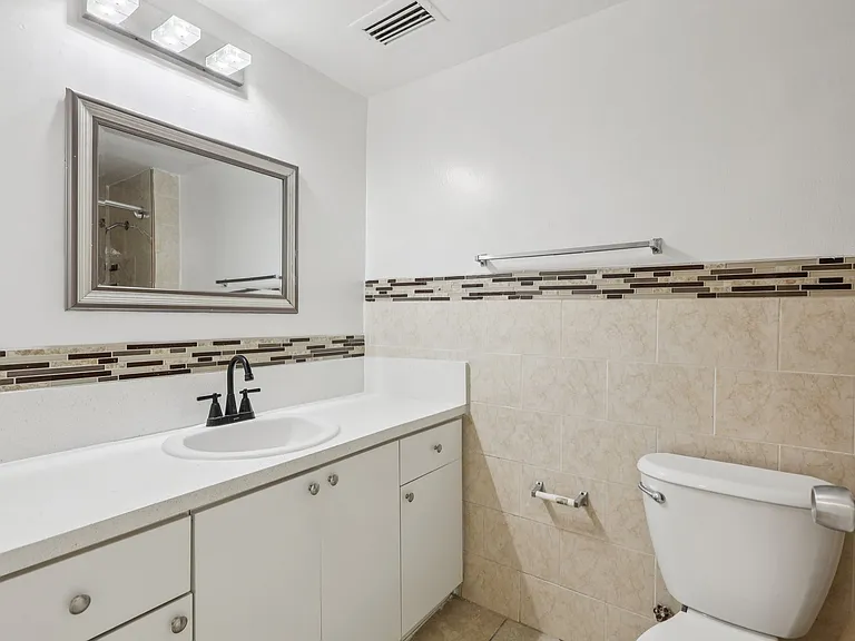 2 Bed 2 Bath Unit