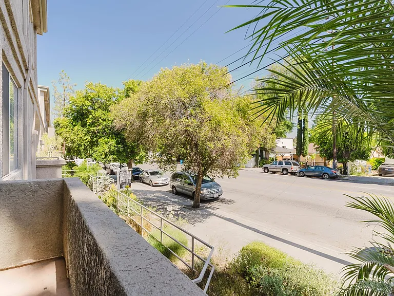 18347 Saticoy St #26 — Photo 30