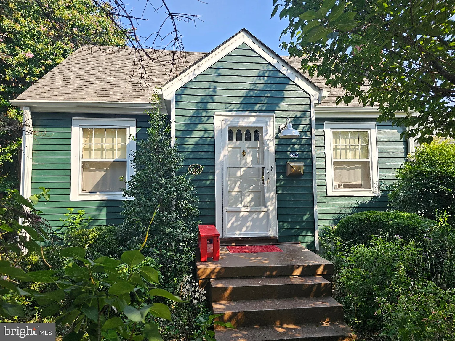 3 bed, 1.5 bath, 1018 sqft, $2,295 — Photo 1